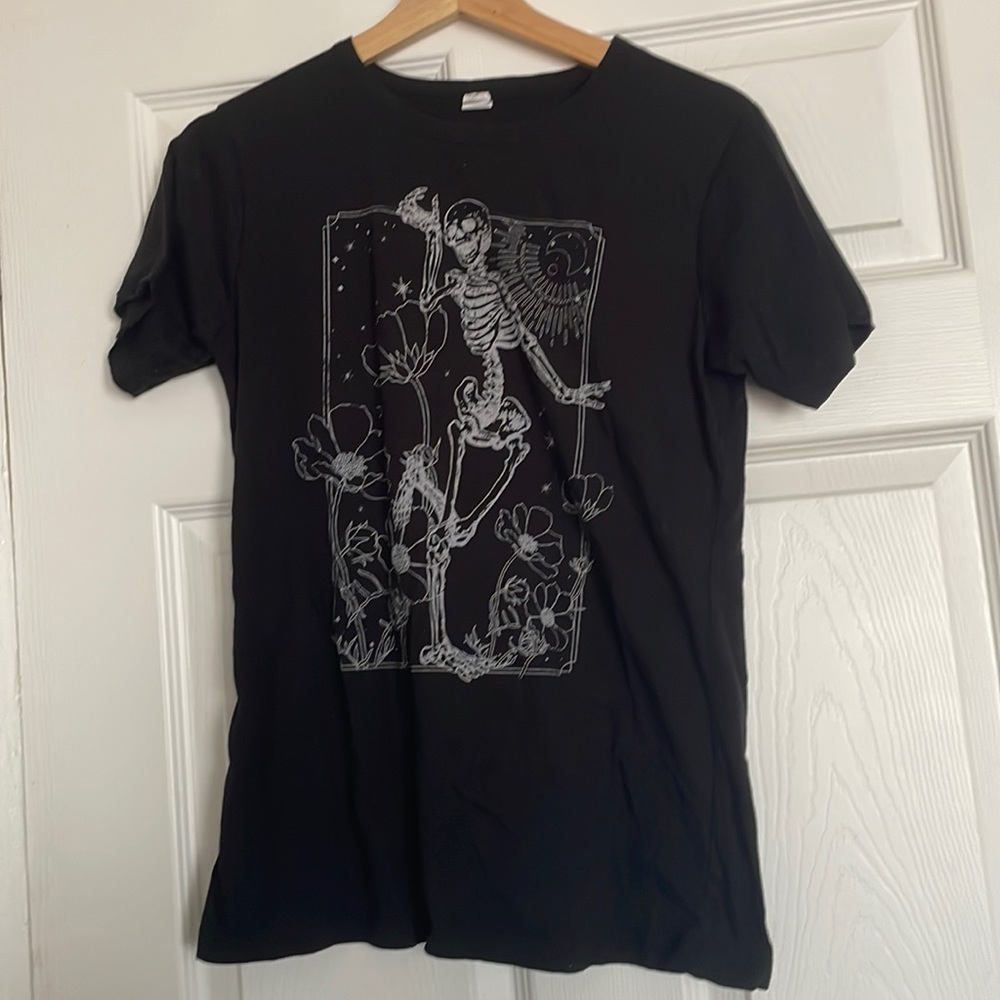 EUC- Halloween skeleton tee